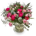 Jarní kytice tulipánů a ranunculusů